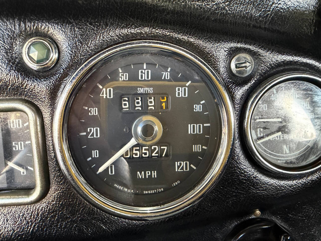 1969 MG B 32