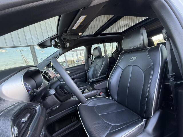 2023 Chrysler Pacifica Plug-In Hybrid Limited