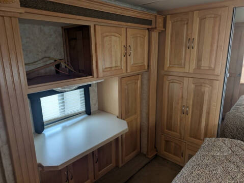 2005 Freightliner MH Chassis