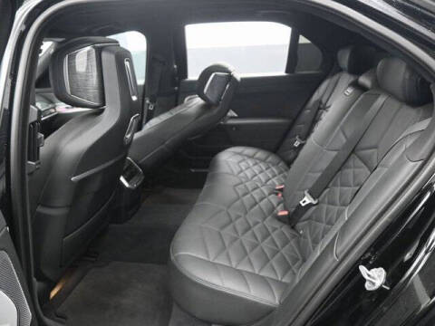 2023 BMW 7 Series 740i