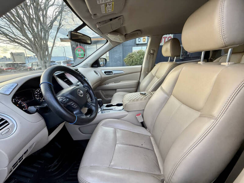 2017 Nissan Pathfinder SL