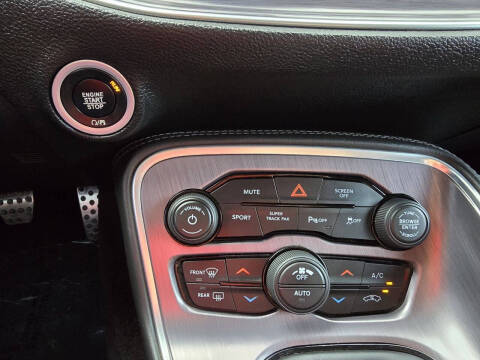 2017 Dodge Challenger R/T Shaker