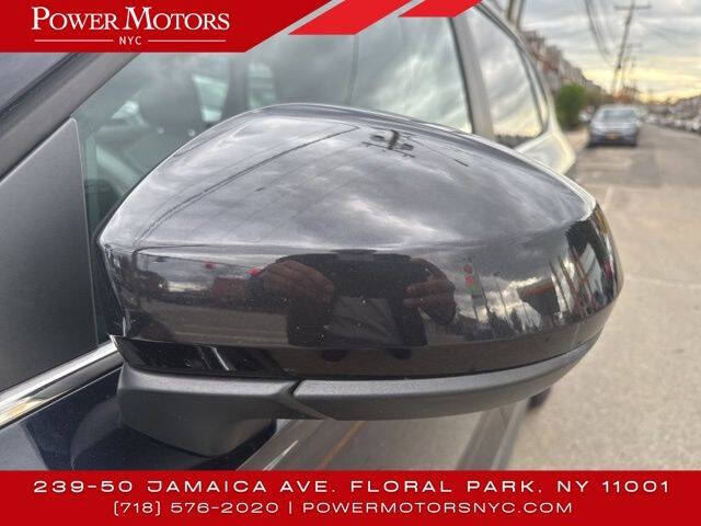 2023 Volkswagen Taos SE 4Motion