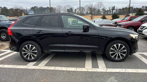 2024 Volvo XC60 B5 Core Dark Theme