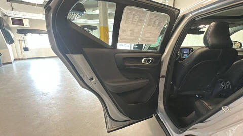2023 Volvo XC40 B5 Plus Bright Theme
