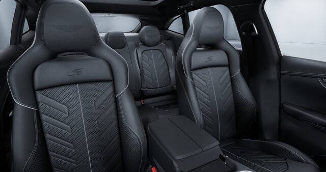 2026 Aston Martin DBX 23