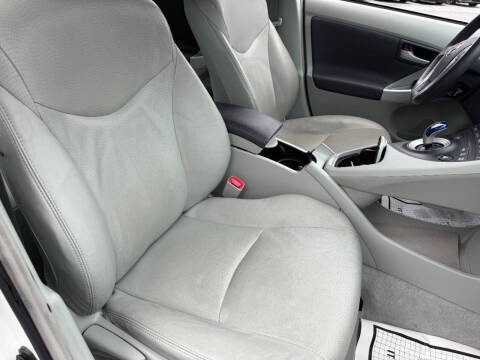 2010 Toyota Prius III