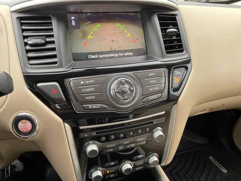 2017 Nissan Pathfinder SV