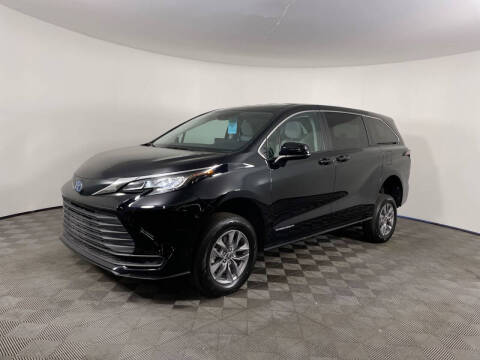 2023 Toyota Sienna LE 8-Passenger