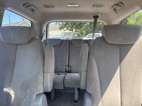 2007 Hyundai Entourage Limited