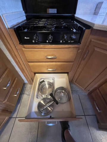 2007 Winnebago Adventurer