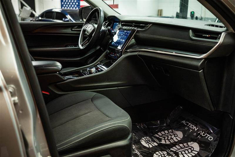 2023 Jeep Grand Cherokee L Laredo