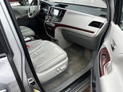 2012 Toyota Sienna XLE 8-Passenger