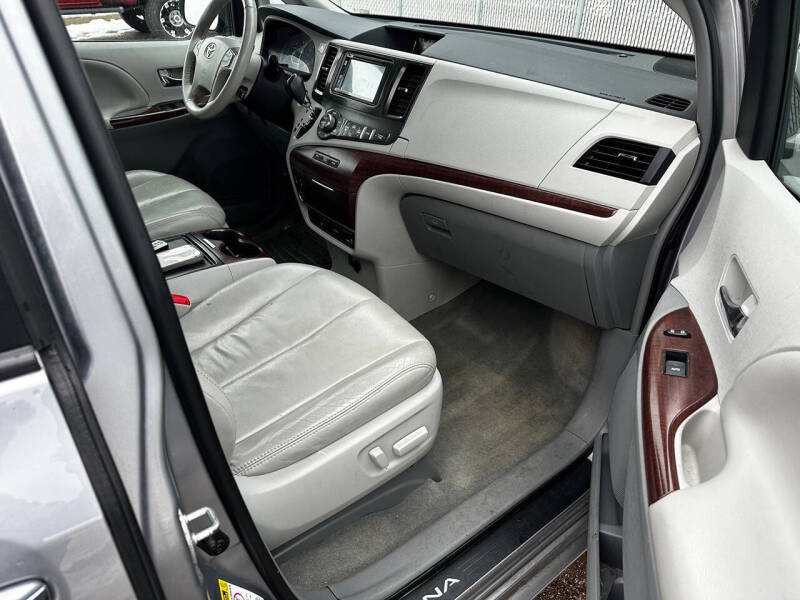 2012 Toyota Sienna XLE 8-Passenger