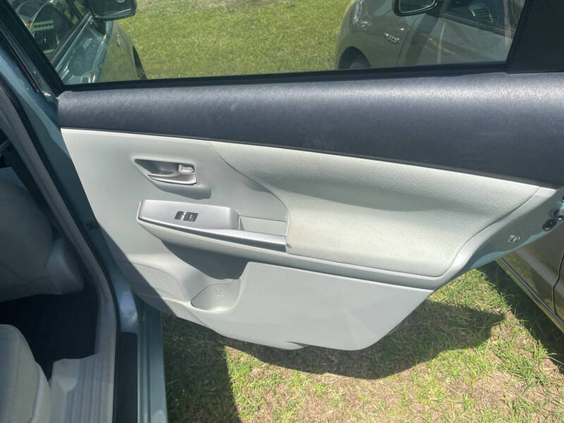 2013 Toyota Prius v Five