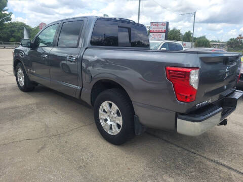 2017 Nissan Titan SV