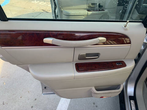 2003 Lincoln Town Car Executive