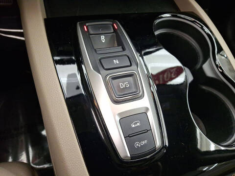 2019 Honda Pilot Touring w/Rear Captain's Chairs