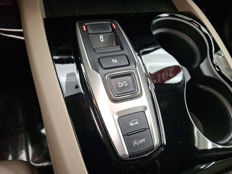 2019 Honda Pilot Touring w/Rear Captain's Chairs