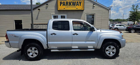 2006 Toyota Tacoma for sale at Parkway Motors in Springfield IL