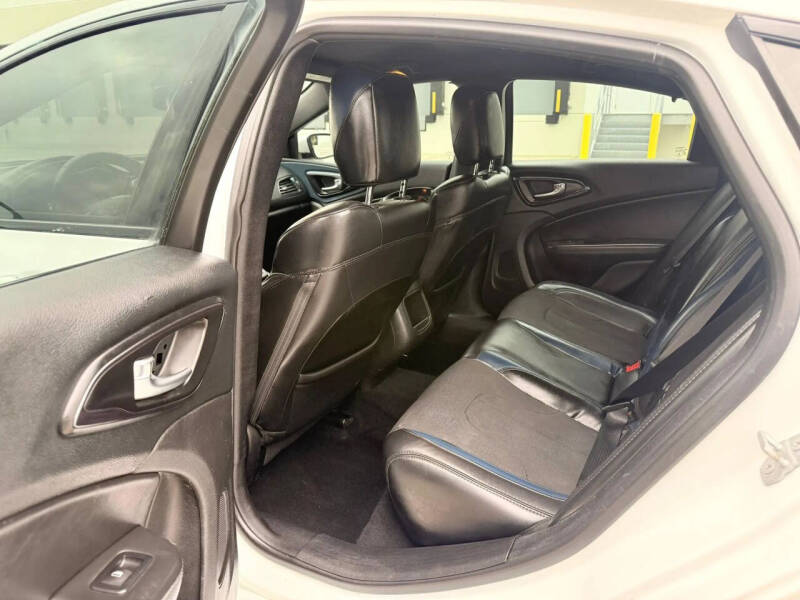 2015 Chrysler 200 S
