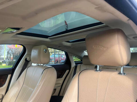 2016 Jaguar XJ R-Sport