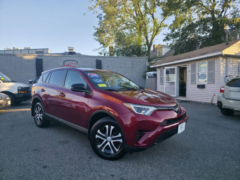 2018 Toyota RAV4 LE's photo