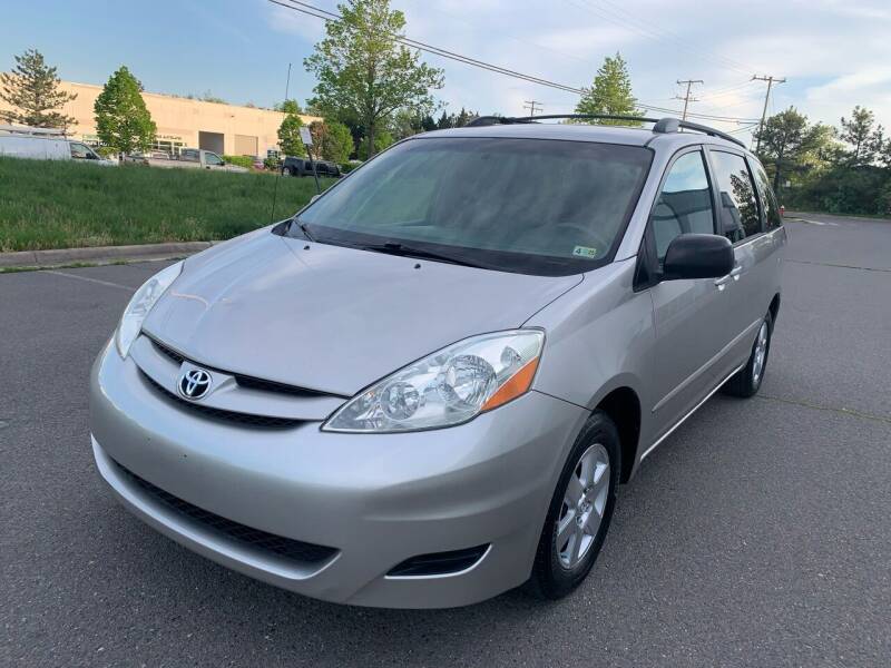 2006 Toyota Sienna for sale at Super Bee Auto in Chantilly VA