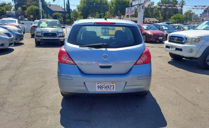 2011 Nissan Versa 1.8 S