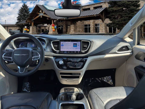 2023 Chrysler Pacifica Plug-In Hybrid Touring L