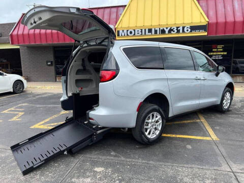 2024 Chrysler Voyager LX