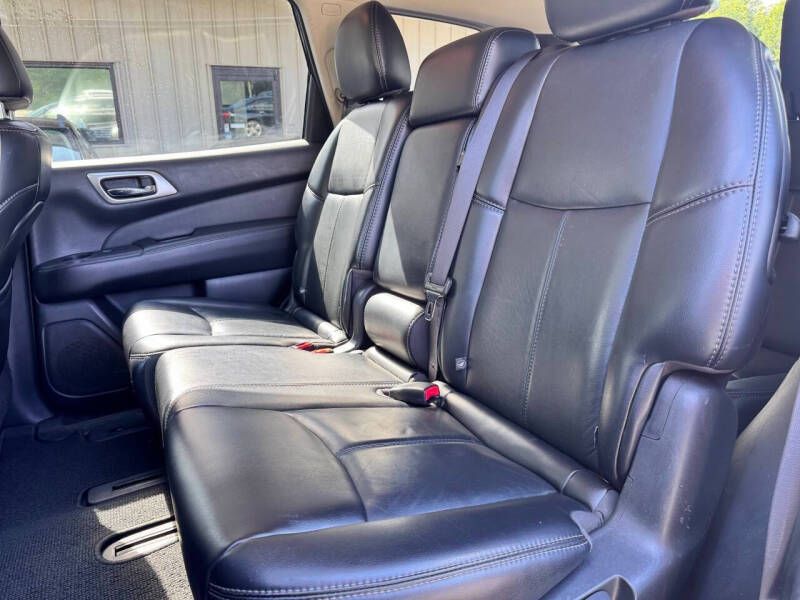 2017 Nissan Pathfinder SL