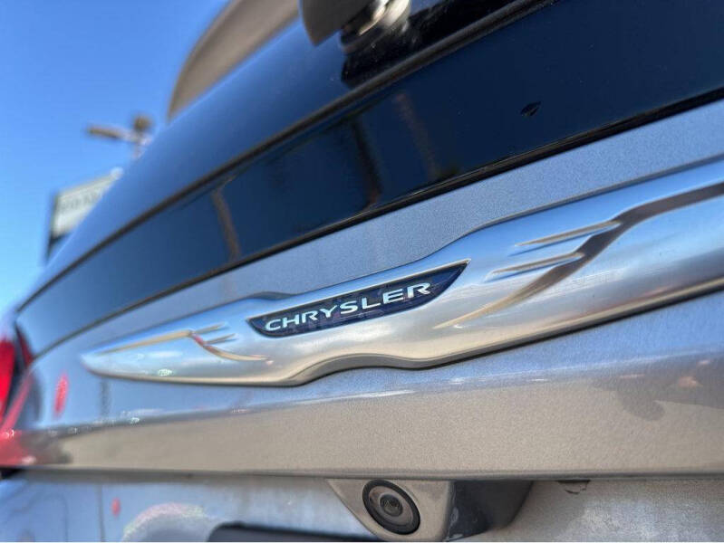 2017 Chrysler Pacifica Touring-L