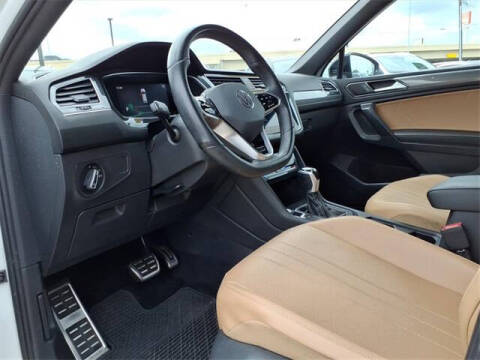 2023 Volkswagen Tiguan SE R-Line Black