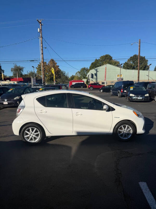 2013 Toyota Prius c Three