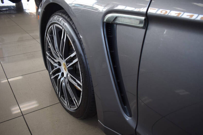 2016 Porsche Panamera Edition