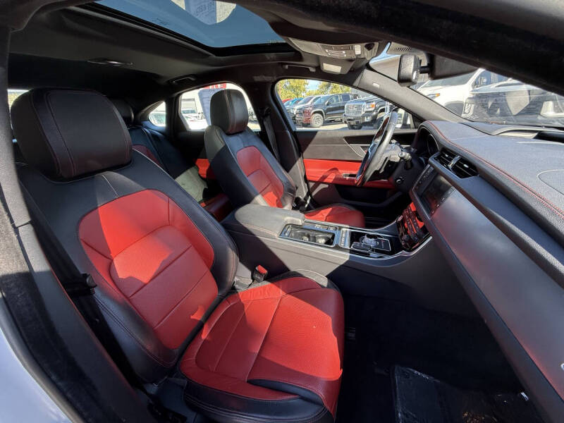 2016 Jaguar XF R-Sport