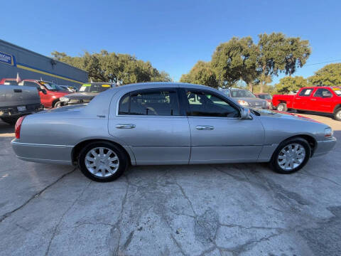 2007 Lincoln Town Car Signature Limited