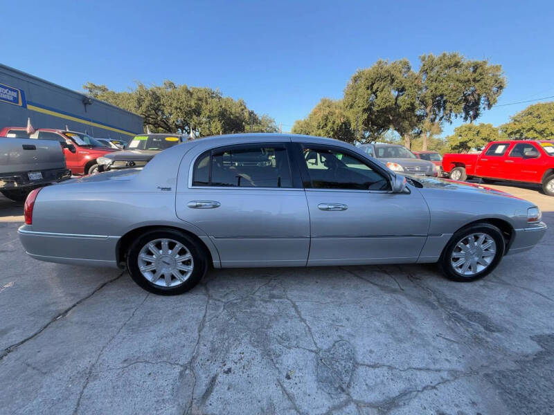 2007 Lincoln Town Car Signature Limited
