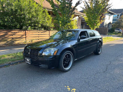 2005 Dodge Magnum SE