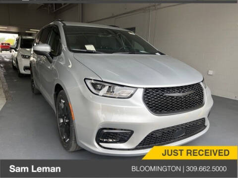 2023 Chrysler Pacifica for sale at Sam Leman CDJR Bloomington in Bloomington IL