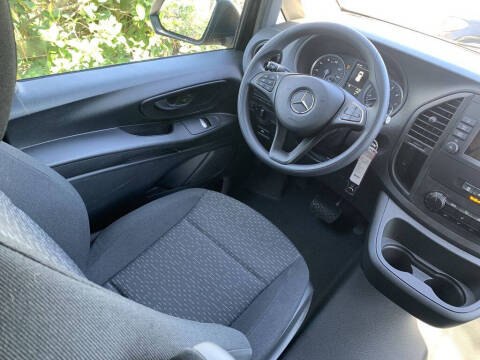 2023 Mercedes-Benz Metris Passenger