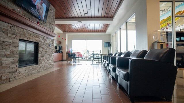 2024 Volvo XC40 B5 Plus Dark Theme