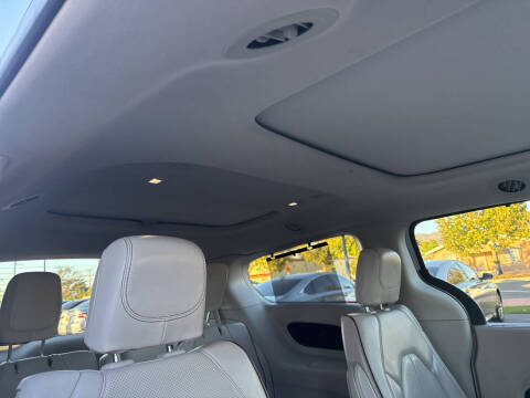 2020 Chrysler Pacifica Limited 35th Anniversary