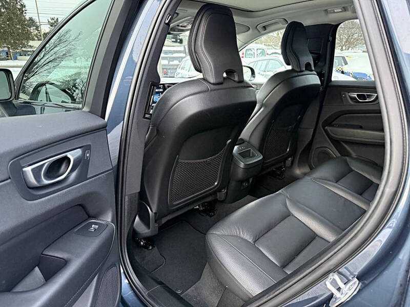 2024 Volvo XC60 B5 Plus Dark Theme