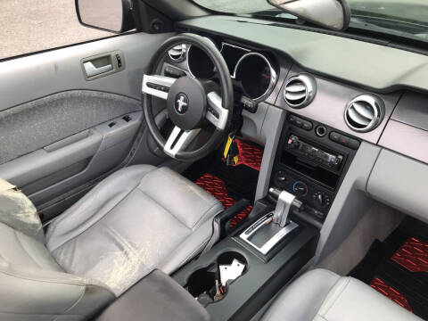 2007 Ford Mustang V6 Deluxe