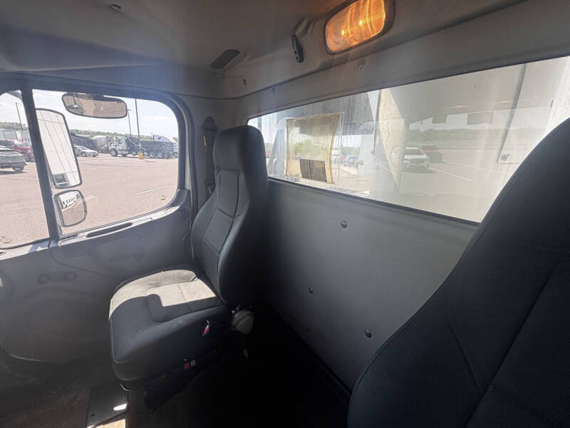 2007 Freightliner M2 106