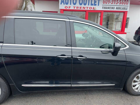 2017 Chrysler Pacifica Touring-L