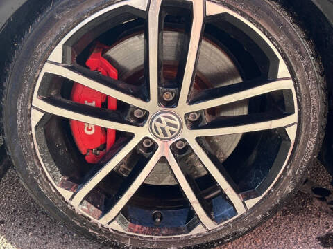 2017 Volkswagen Golf GTI Sport