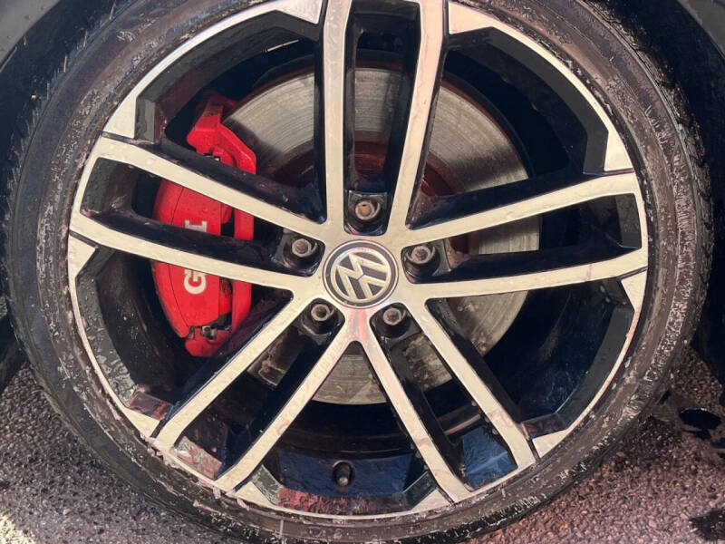 2017 Volkswagen Golf GTI Sport